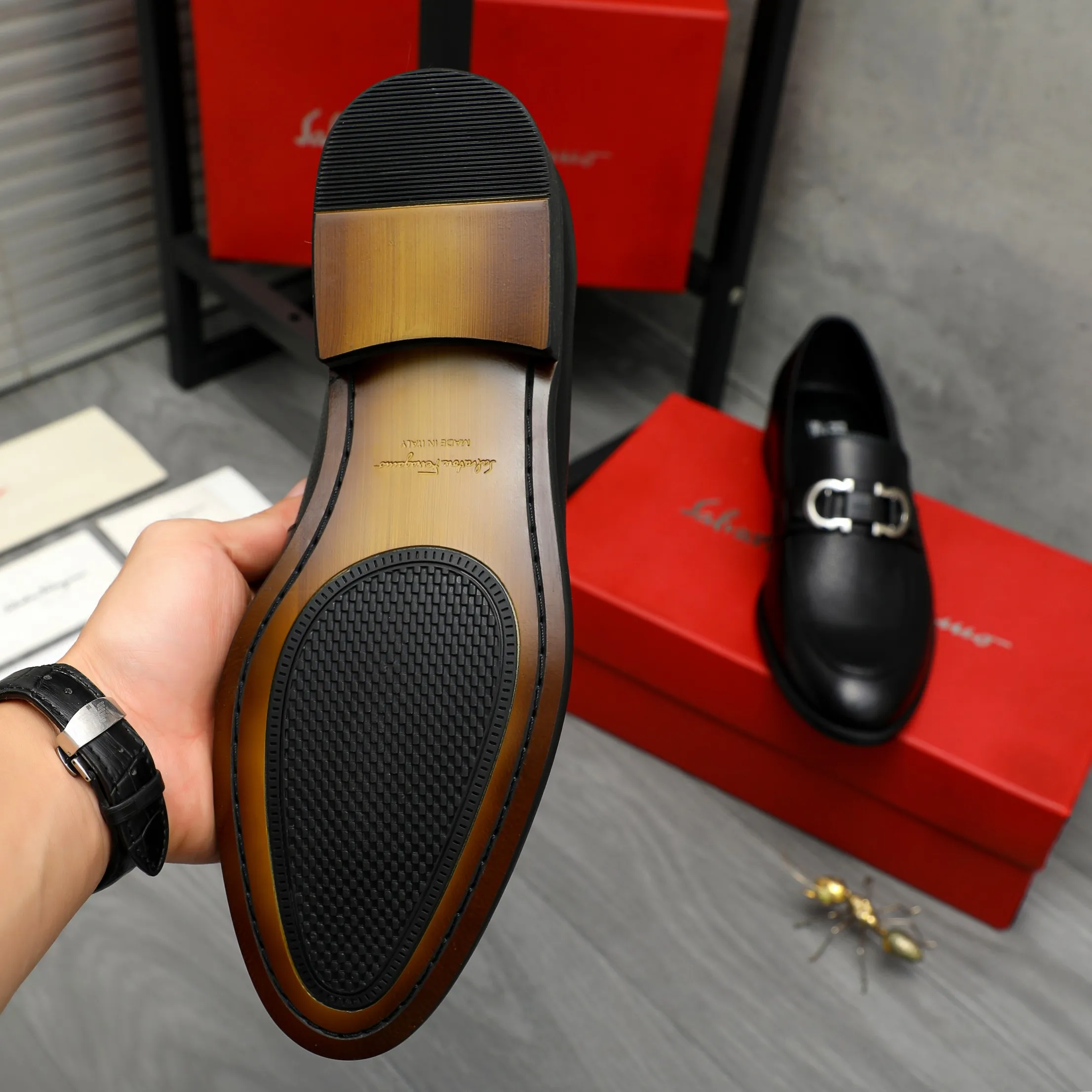 Men's shoes 💰420 Product trademark: Ferragamo " Ferragamo ] Business slip-on leather shoes Regular size: 39-45 (38.46 custom-made, non-refundable) Product materials: Selected high-quality pebbled cowhide upper, sheepskin lining, original rubber outsole